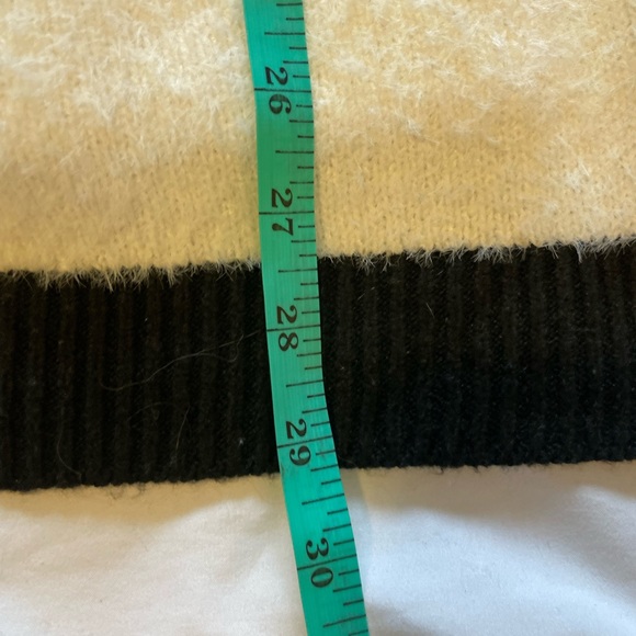 Tahari cardigan 1X in Chanel-style with gold toned buttons - Picture 11 of 13